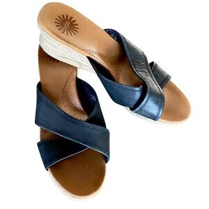 UGG Australia Gwyn Women/Adult Sandals Size 10 Espadrilles Black Leather & Tan